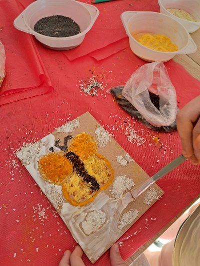 Zajęcia plastyczne - mozaiki z artykułów spożywczych